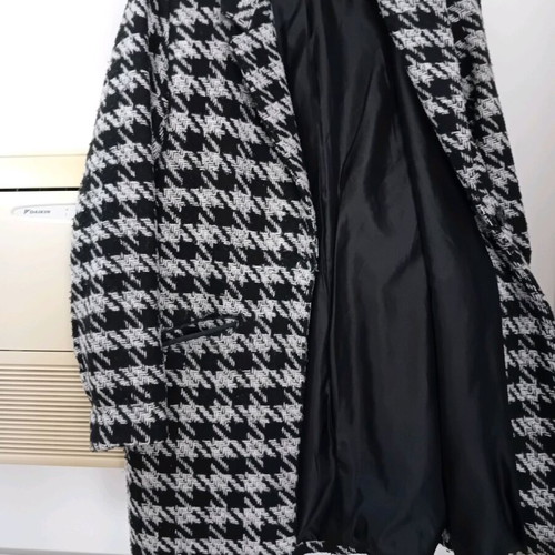Papatya coat like new, black and white