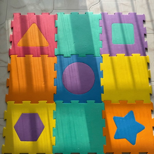 Children's floor puzzle used, 9 pieces, shapes