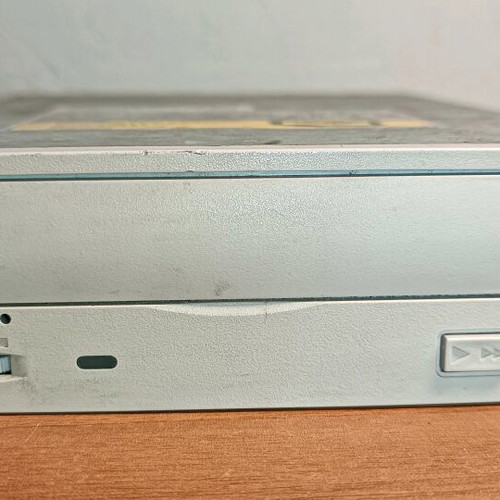 CD-DVD guide used in poor external condition