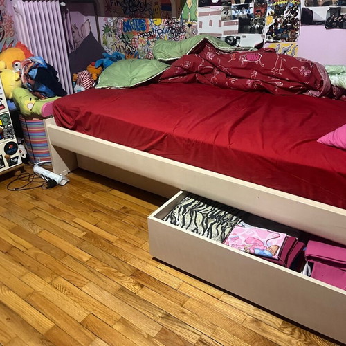 Single bed used with storage space