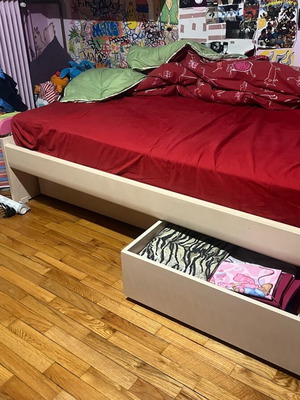 Single bed used with storage space