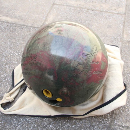 Bowling balls used, pack of 14 pieces