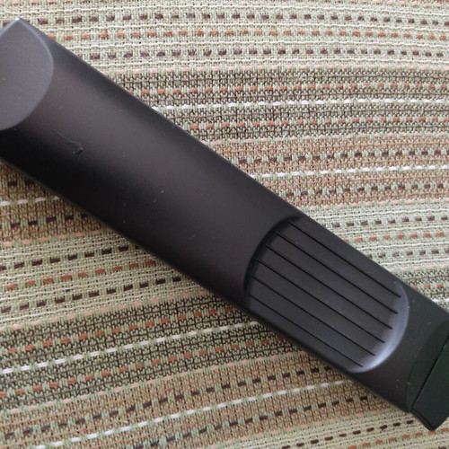 Portable guitar chord trainer with 6 frets and real strings