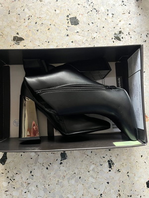 Black ankle boots new, size 36, silver heel