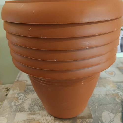 Plastic flower pots brown like new, pack of 6, 45x37 without saucers