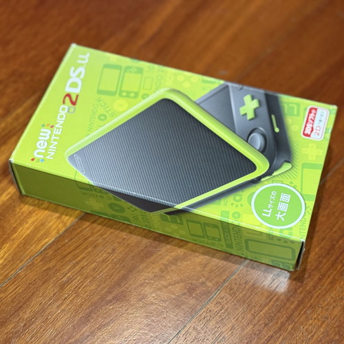 New Nintendo 2DS XL Lime x Black console like new, boxed complete