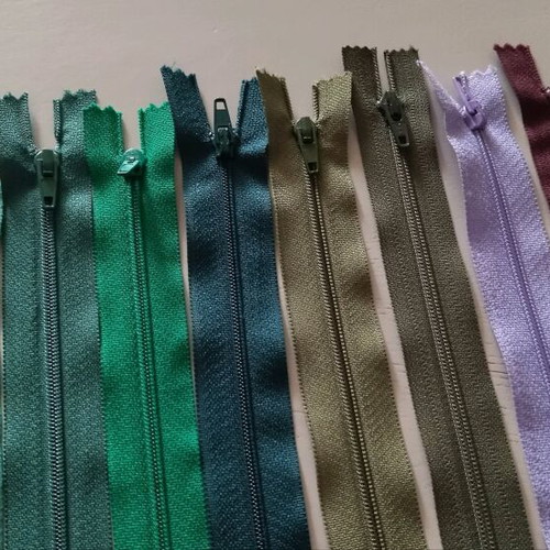 Zippers in various colors, pack of 21 pieces, new