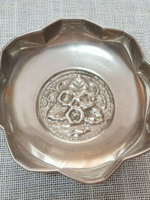 Small octagonal bowl used with floral decoration