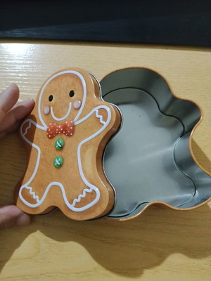 Gingerbread man metal box