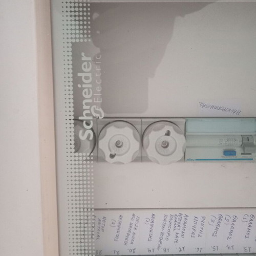 Schneider 3-phase panel 63 A like new with 42 fuses