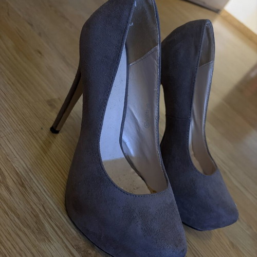 High heels dark beige used in good condition