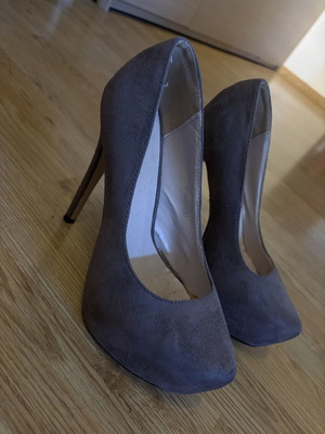 High heels dark beige used in good condition