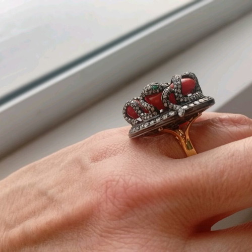 Galerie Tsangarakis 18K gold ring with snakes, diamonds, emeralds & corals