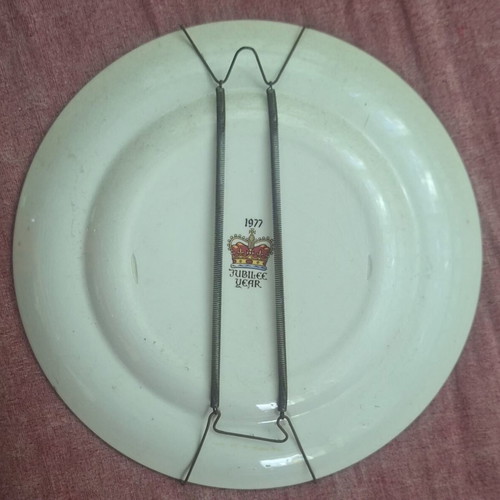 Vintage Queen Elizabeth II Silver Jubilee 1977 Collectible Plate like new
