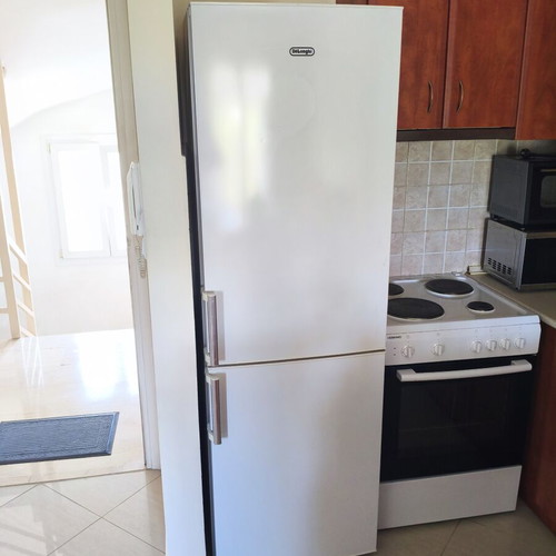Delonghi refrigerator