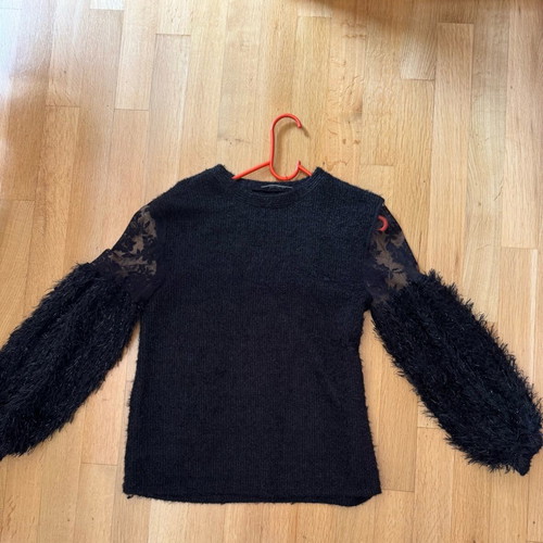 Knitted blouse like new with metallic thread and lace sleeves black