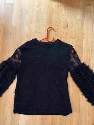 Knitted blouse like new with metallic thread and lace sleeves black