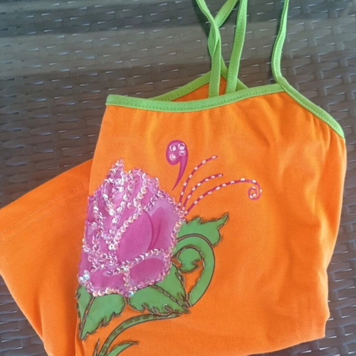 Elisa Immagine orange top L-XL like new with sequined rose and butterflies