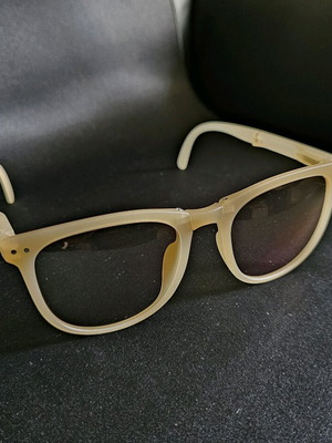 Foldable sunglasses new for easy transport