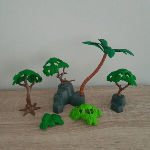 Playmobil trees and rocks used, pack in very good condition