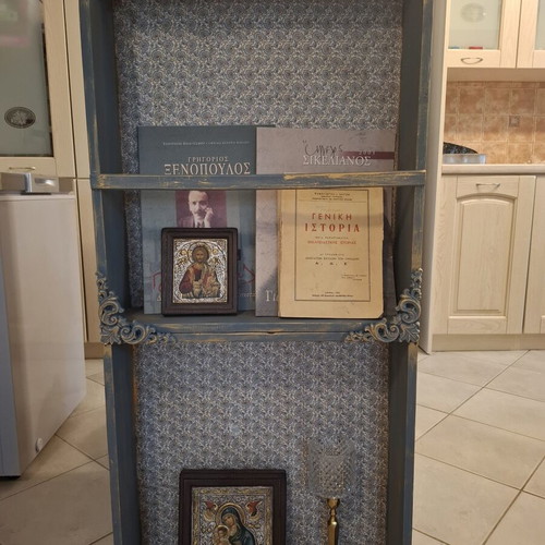Handmade vintage shelf with chalk paint and woodcarving details