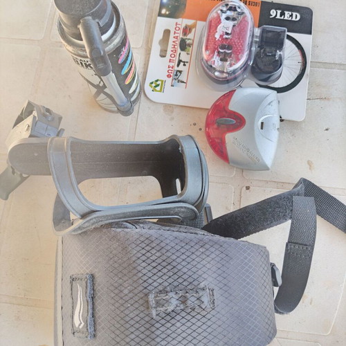 Bicycle bag new with 2 rear lights, bottle holder and tire spray