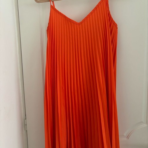 Midi dress pleated in bright orange, like new, size M