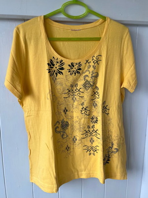 Tshirt cotton like new, size XL, yellow