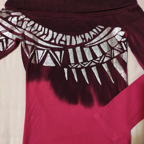 Lynne shoulders off blouse used, pink-purple with silver tribal, size S