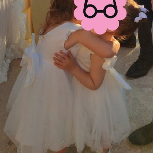 Flower girl dress like new, white with big bow and pearls, ages 3-5