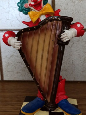 Musical clown in excellent condition