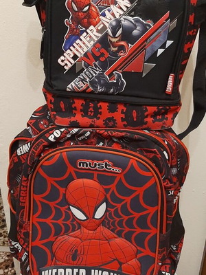 Τσάντα δημοτικού Spiderman με ροδάκια και τσαντάκι φαγητού σαν καινούργιο