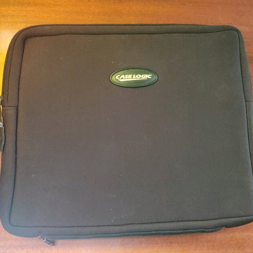 Case Logic laptop/tablet case used, black with zipper