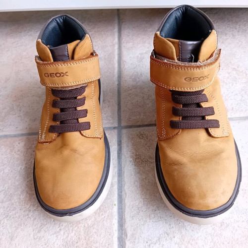 Geox kids boots size 31 like new, waterproof brown