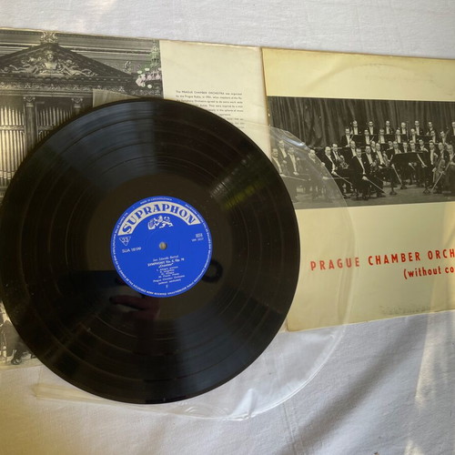 Set of 5 vinyl records used, traditional music