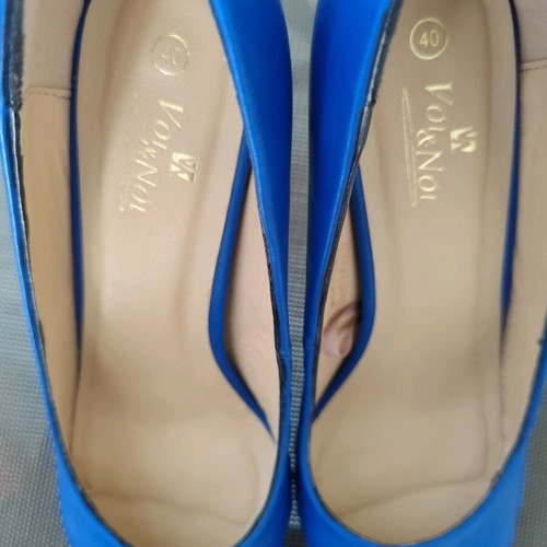 Royal blue pumps like new, synthetic leather, 9cm heel