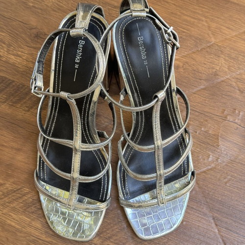 Bershka Silver Heels like new, size 38, croco texture