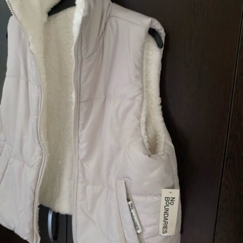 No Boundaries Reversible Sleeveless Vest new, size medium