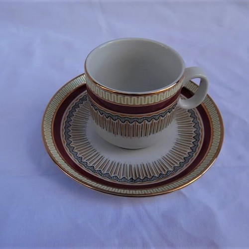 Porcelain cups set of six with meander design and gold finishes