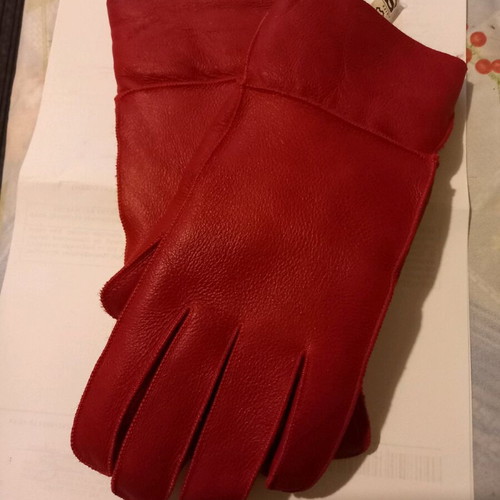 Leather gloves used, red with fur