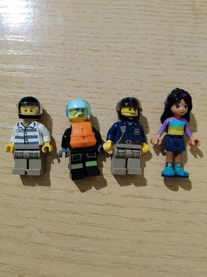 Lego 4-figure set