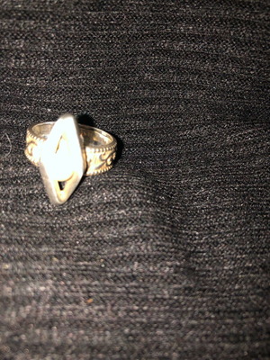 Silver rings like new with genuine pearl, set of two