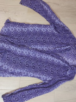 Shirt purple like new, size large