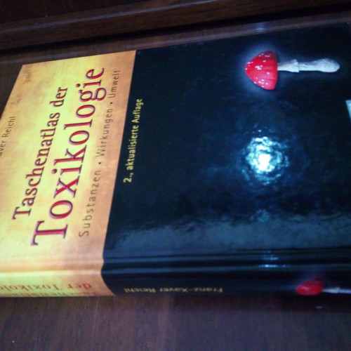 Taschenatlas der Toxikologie hardcover book like new, German
