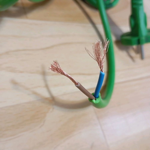 Electric wire 7 meters used with plug 2000 watt capacity