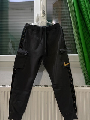 Φόρμα Nike σαν καινούργιο, μέγεθος M