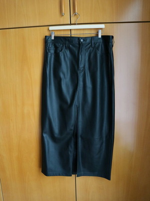 Levi's leather skirt new, size 32, black
