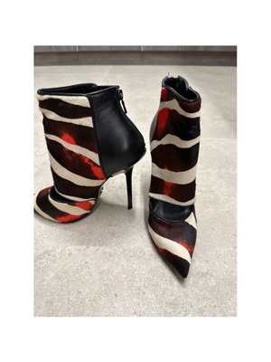 Dukas pony skin size 38