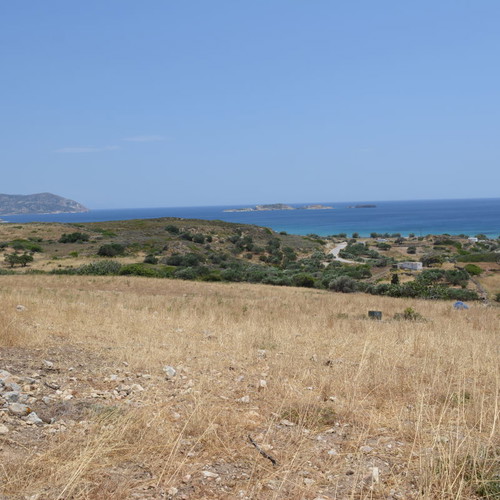 Οικόπεδο 6.400 τ.μ. στην Κίμωλο με θέα θάλασσα, οικοδομήσιμο