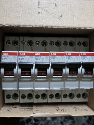 Автоматичен прекъсвач 1P+N 25A ABB, нов, комплект от 6